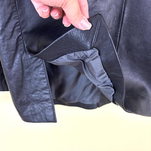 Kenneth Cole Black “70’s” 3 Button Double Vent Classic Leather Blazer Size (L) - Picture 10 of 16